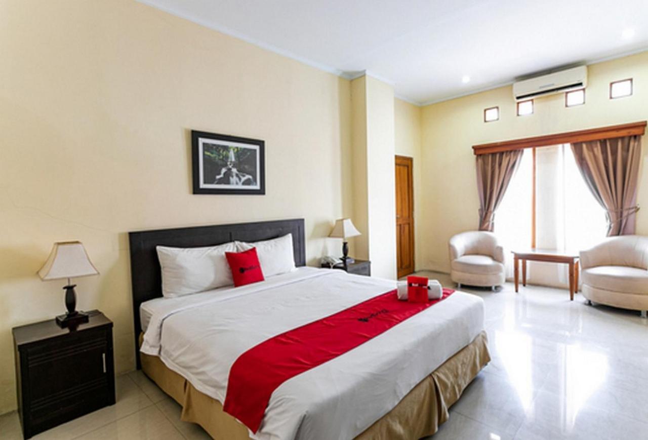 Reddoorz Plus Near Alun Alun Karanganyar Surakarta  Exterior photo
