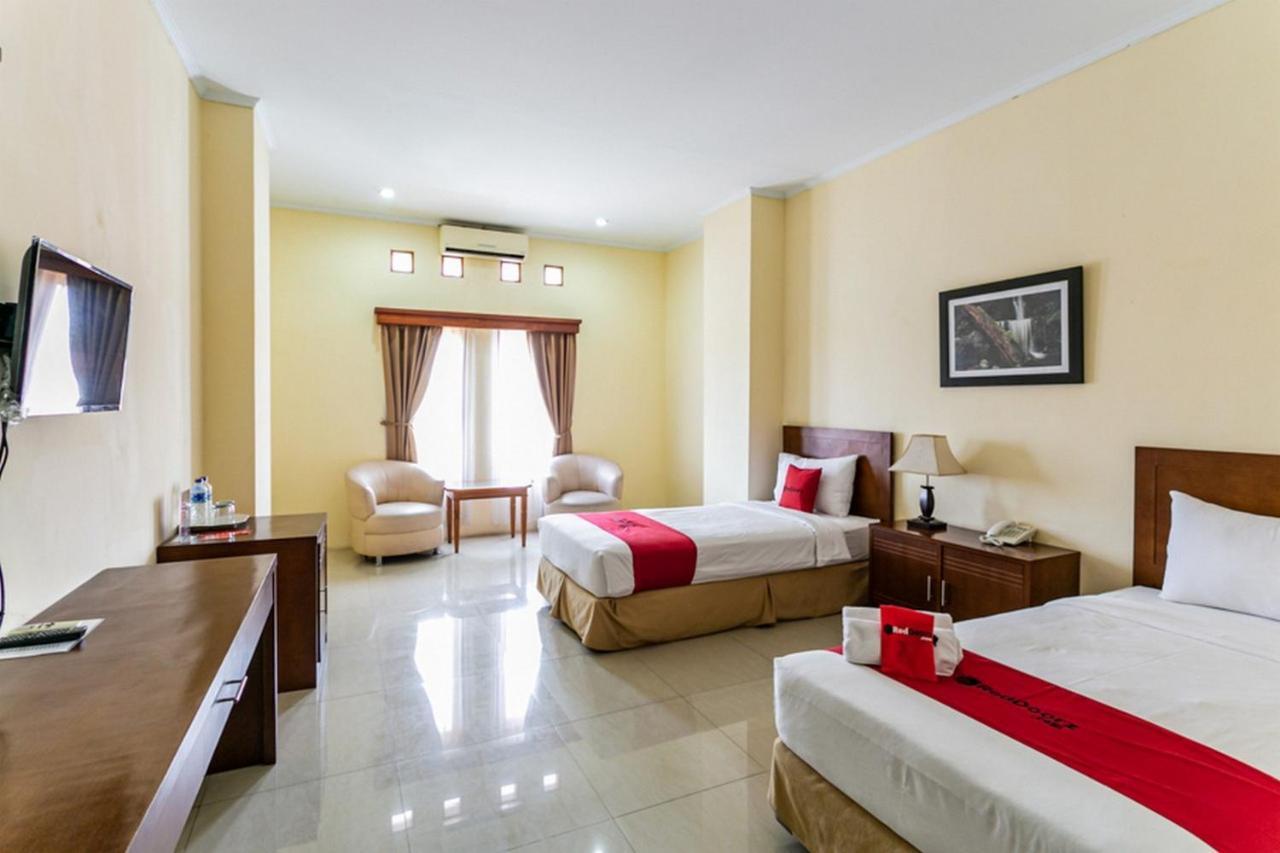 Reddoorz Plus Near Alun Alun Karanganyar Surakarta  Exterior photo