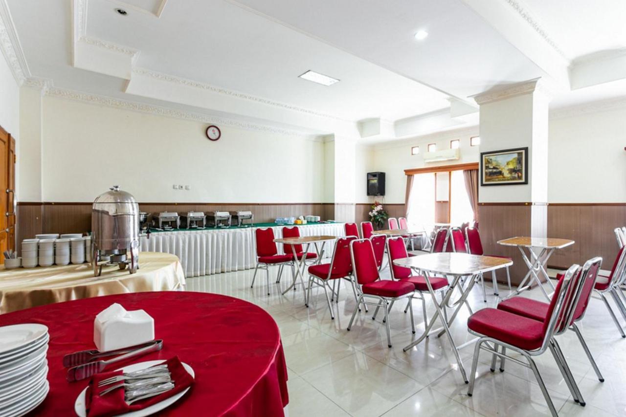 Reddoorz Plus Near Alun Alun Karanganyar Surakarta  Exterior photo